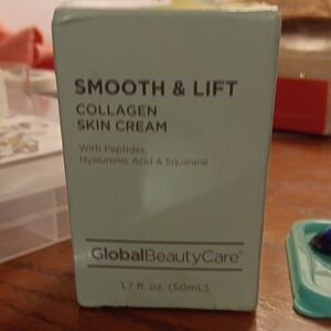 Green Skincare Tool for Smoothing and Lifting by